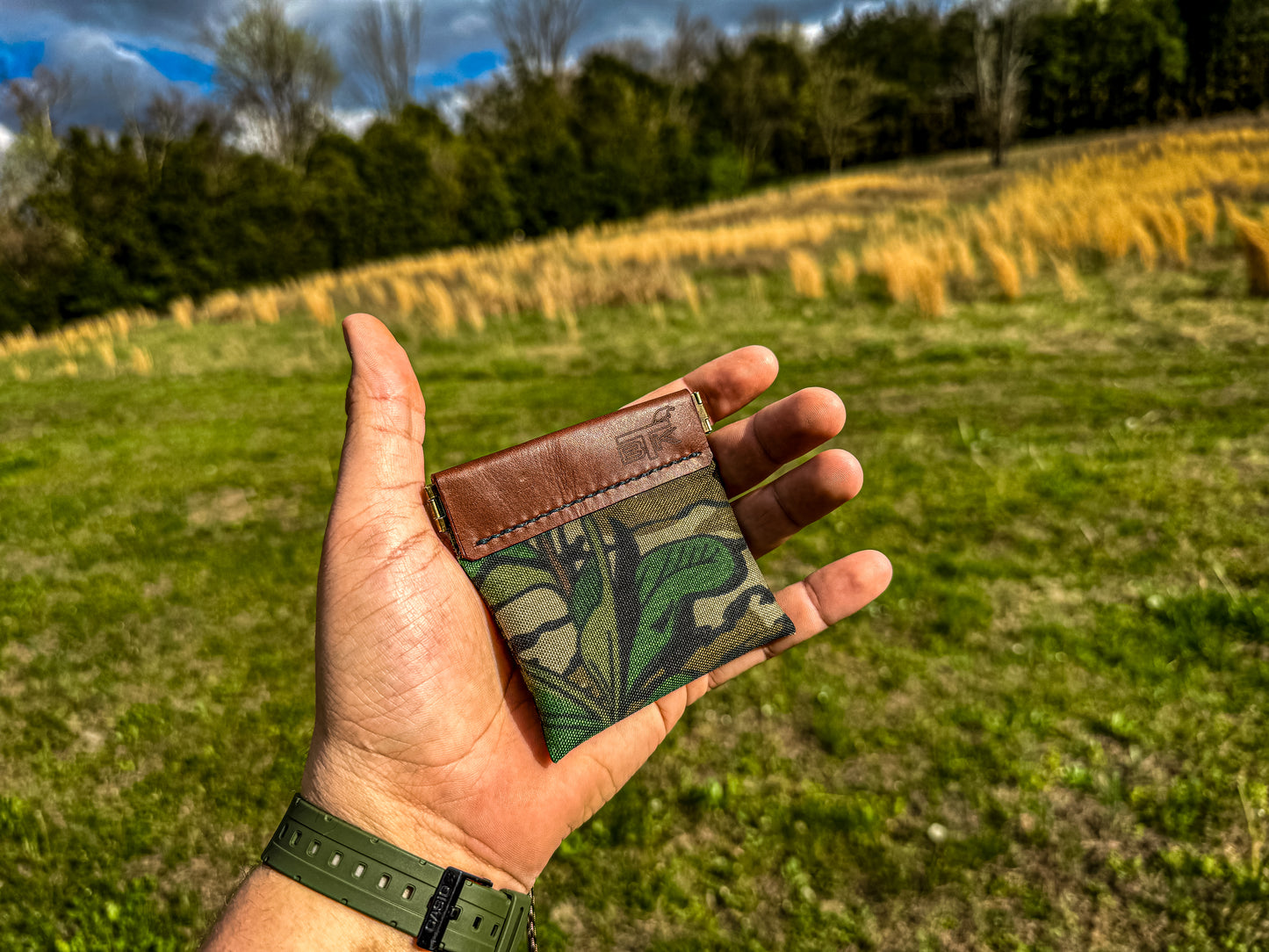 MOUTH CALL PINCH POUCH